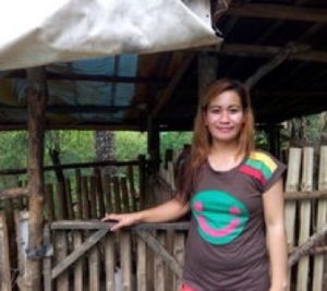 Cecilia from the Philippines received a loan of $100 to buy piglets, feed, and jewelry.