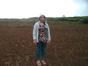 $25 from iZōsh completed the loan of $400 to Julieta to buy fertilizer and other farm supplies.